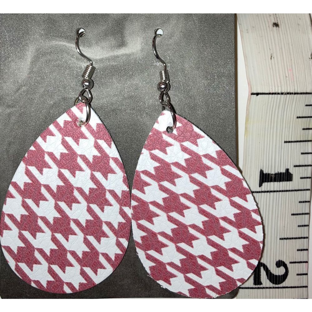 ☀️3/$9☀️ Pink and White Houndstooth Earrings - Picture 3 of 4